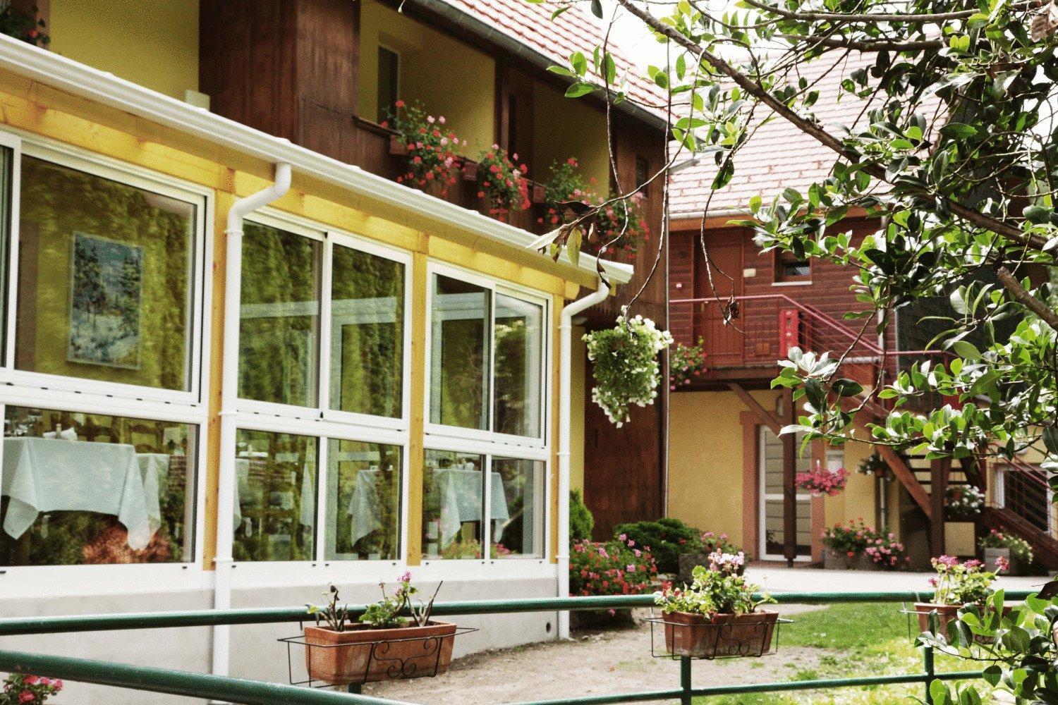Logis Hotel Restaurant De La Poste Et Spa De Montagne Le Bonhomme Luaran gambar