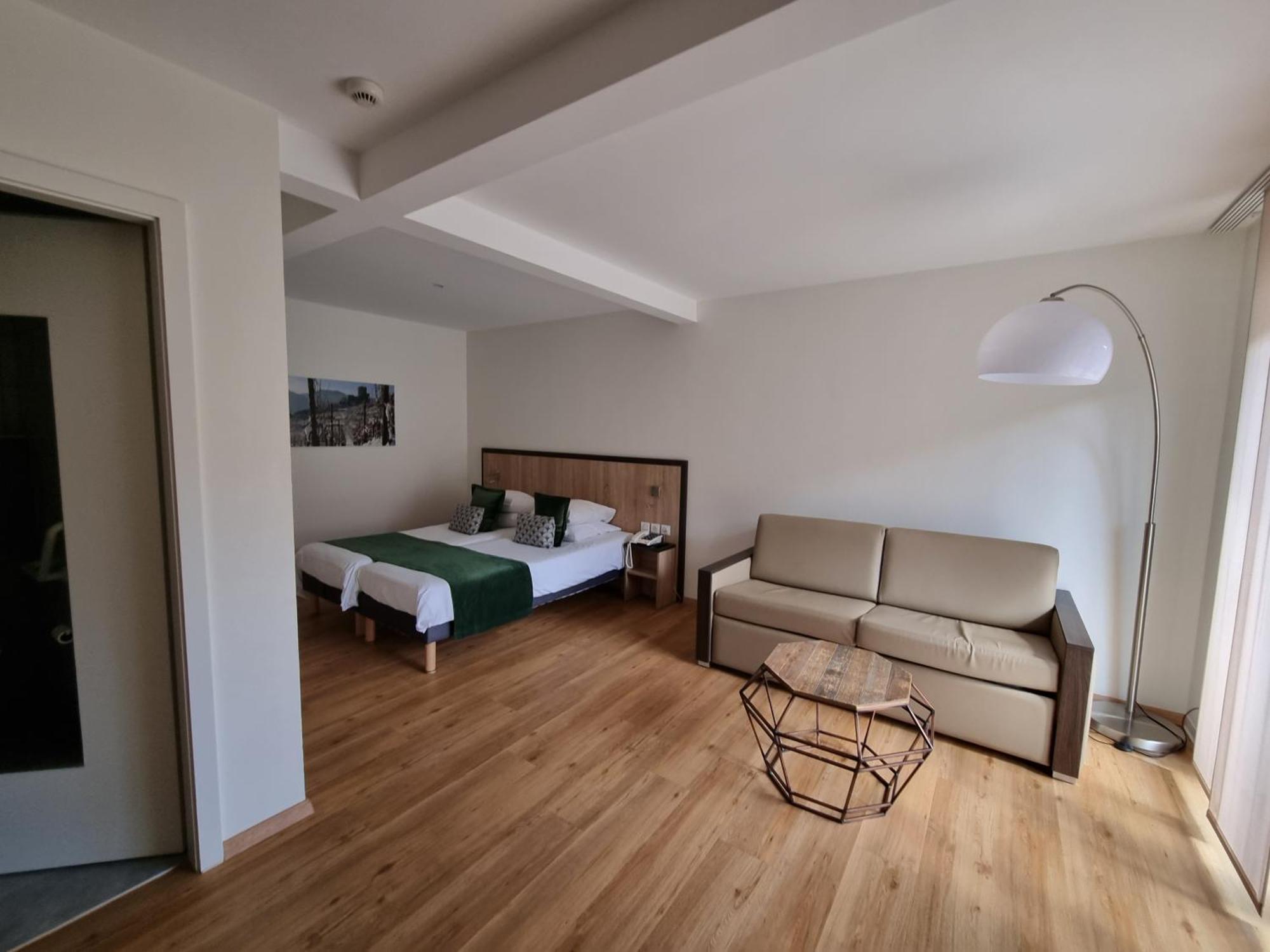 Logis Hotel Restaurant De La Poste Et Spa De Montagne Le Bonhomme Bilik gambar