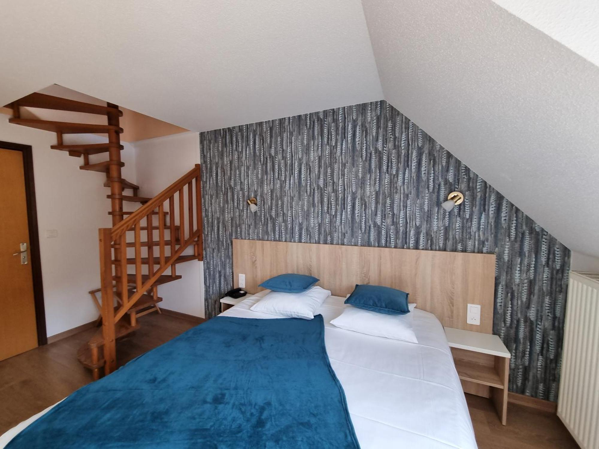 Logis Hotel Restaurant De La Poste Et Spa De Montagne Le Bonhomme Bilik gambar