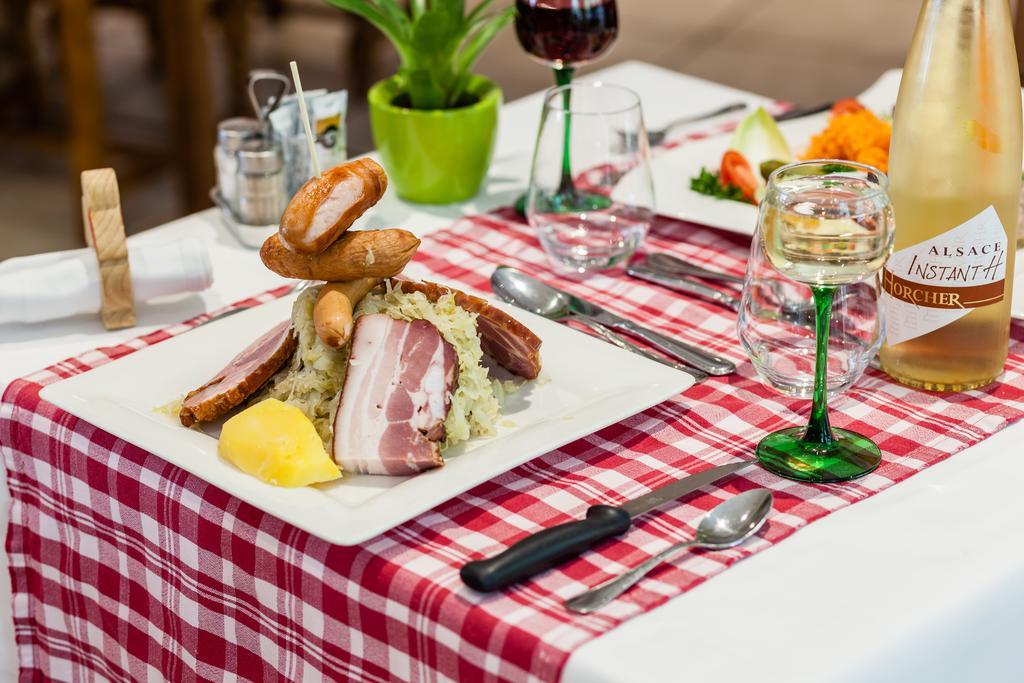 Logis Hotel Restaurant De La Poste Et Spa De Montagne Le Bonhomme Luaran gambar